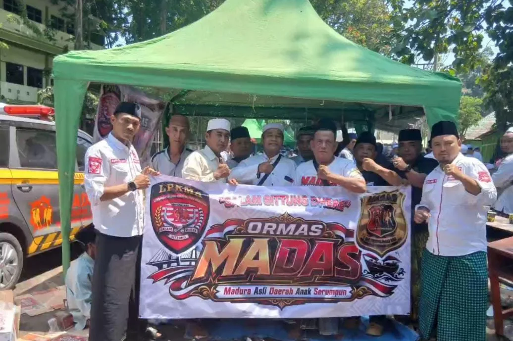DPC MADAS Probolinggo Raya Berbagi Makanan Dan Minuman Gratis Di Haul Akbar Para Masyayikh