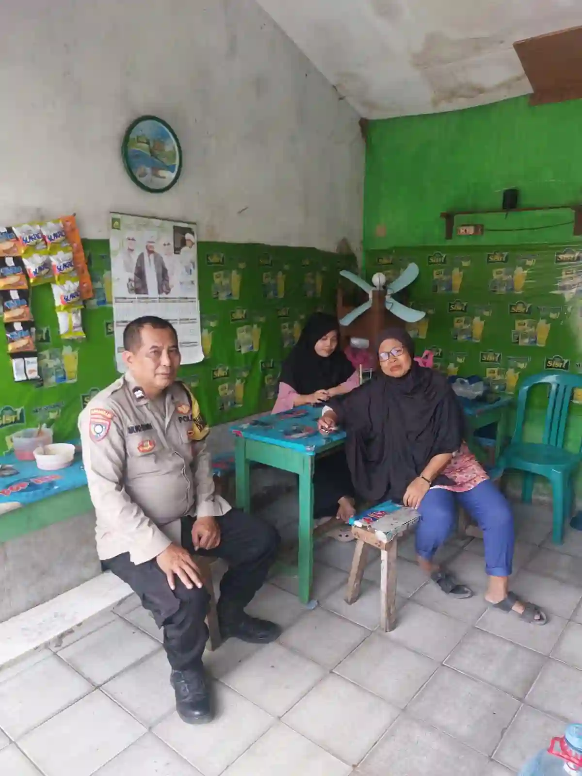 Sambang Warung Warga, Aiptu Mukhsodin Serap Aspirasi Masyarakat Sukadamai