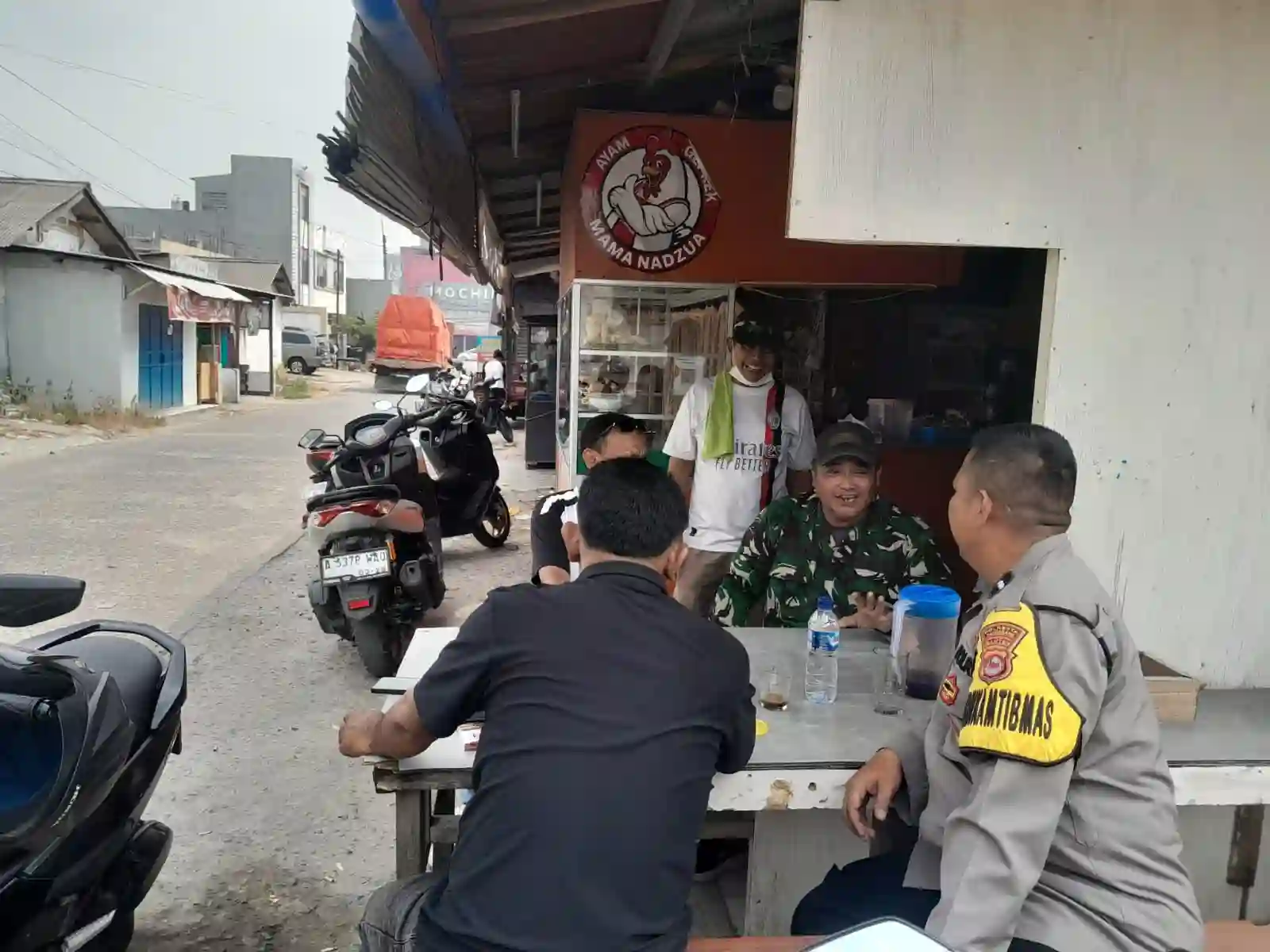 Warbin, Aipda Reza Fajar A Bersama Babinsa Sambangi Warga Bojong