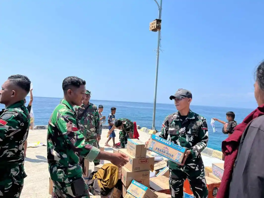 Hari Kedelapan Belas Penanganan Gempa NTT, TNI Kirim 1.054,603 Ton Bantuan
