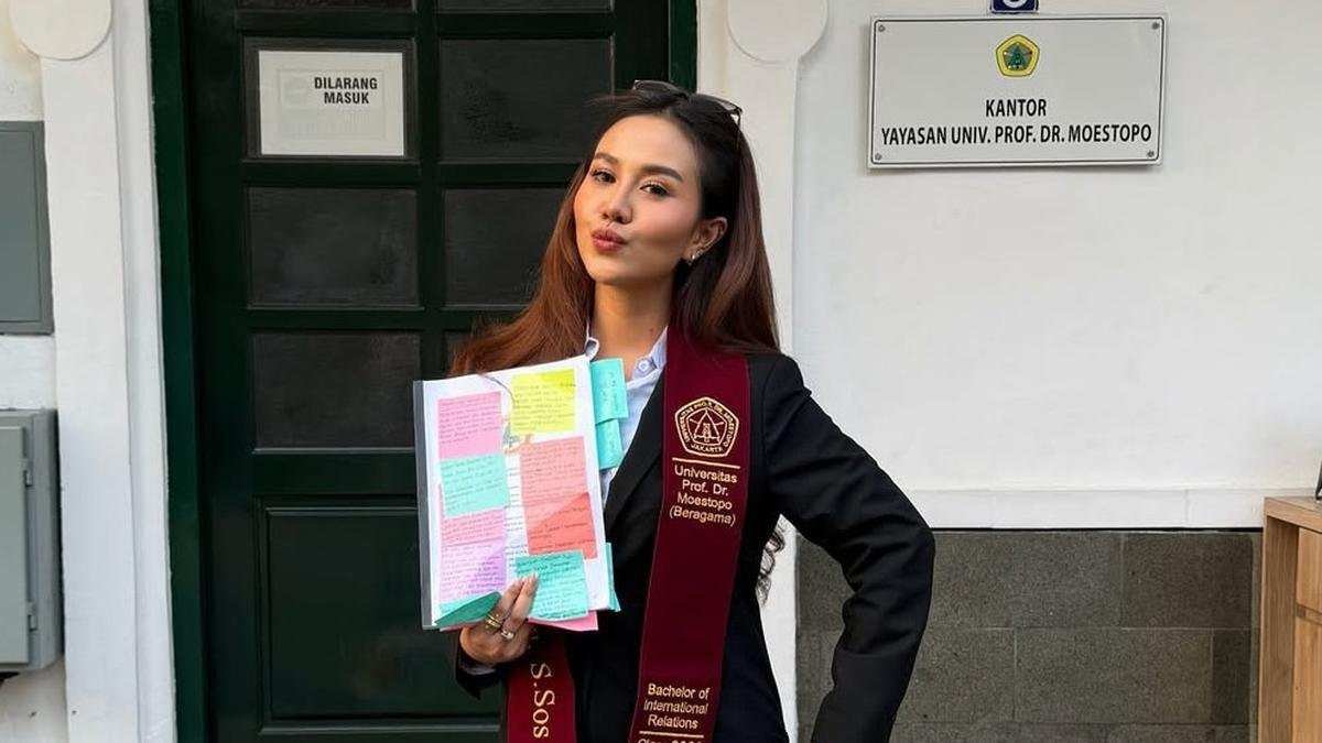 Pesan Haru Mayang Lucyana Usai Lulus S1