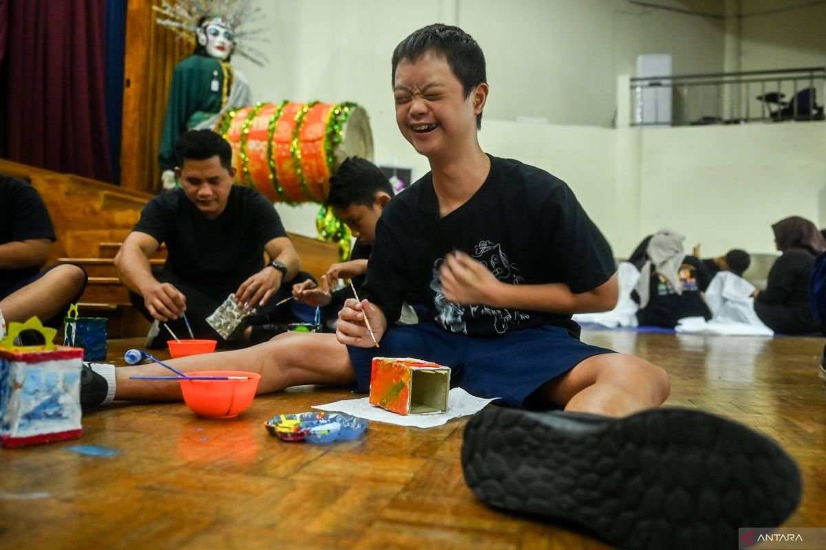 Pelatihan Seni Kriya untuk Siswa Sekolah Luar Biasa