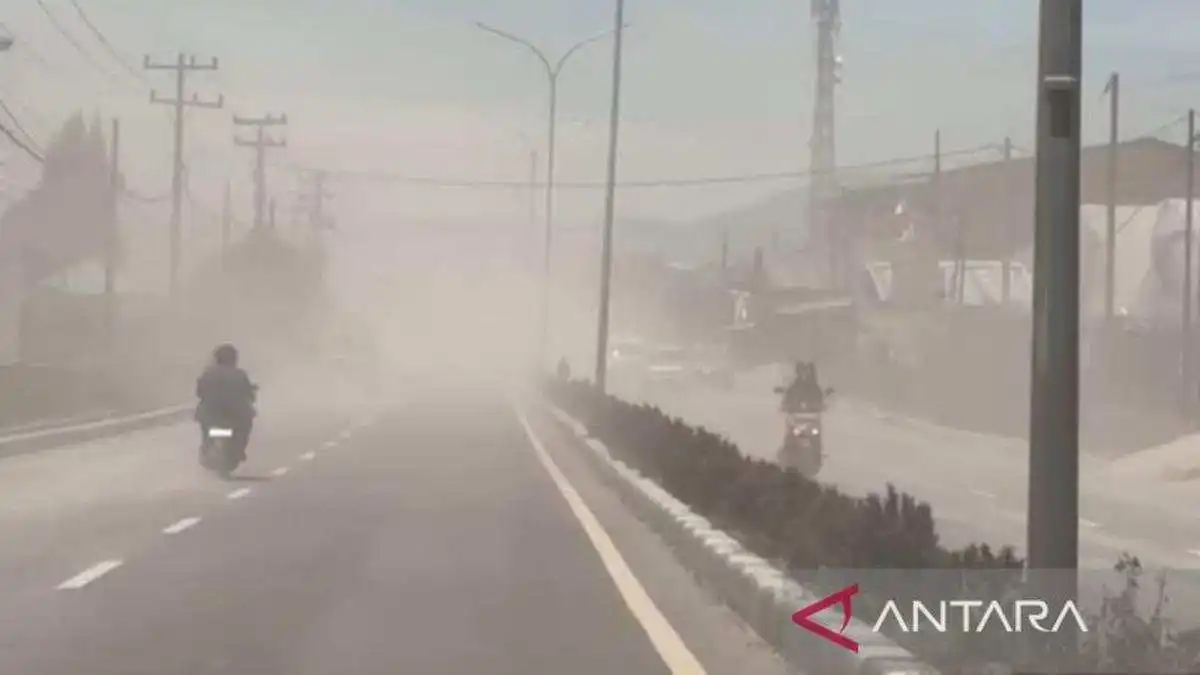 Peringatan Kesehatan Pasca Erupsi Gunung Sinabung di Berastagi