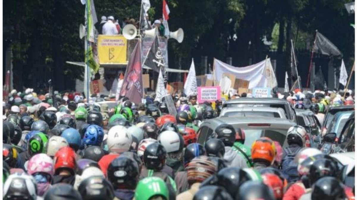 Aksi Unjuk Rasa di Jakarta Pusat: Pengamanan Intensif oleh Polisi Aksi Unjuk Rasa di Jakarta Pusat: Pengamanan Intensif oleh Polisi
