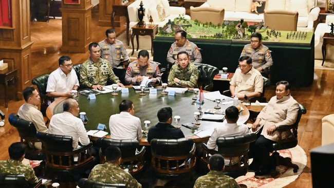 Rapat Terbatas Prabowo di Hambalang: Pembahasan Penanganan Kebakaran Hutan