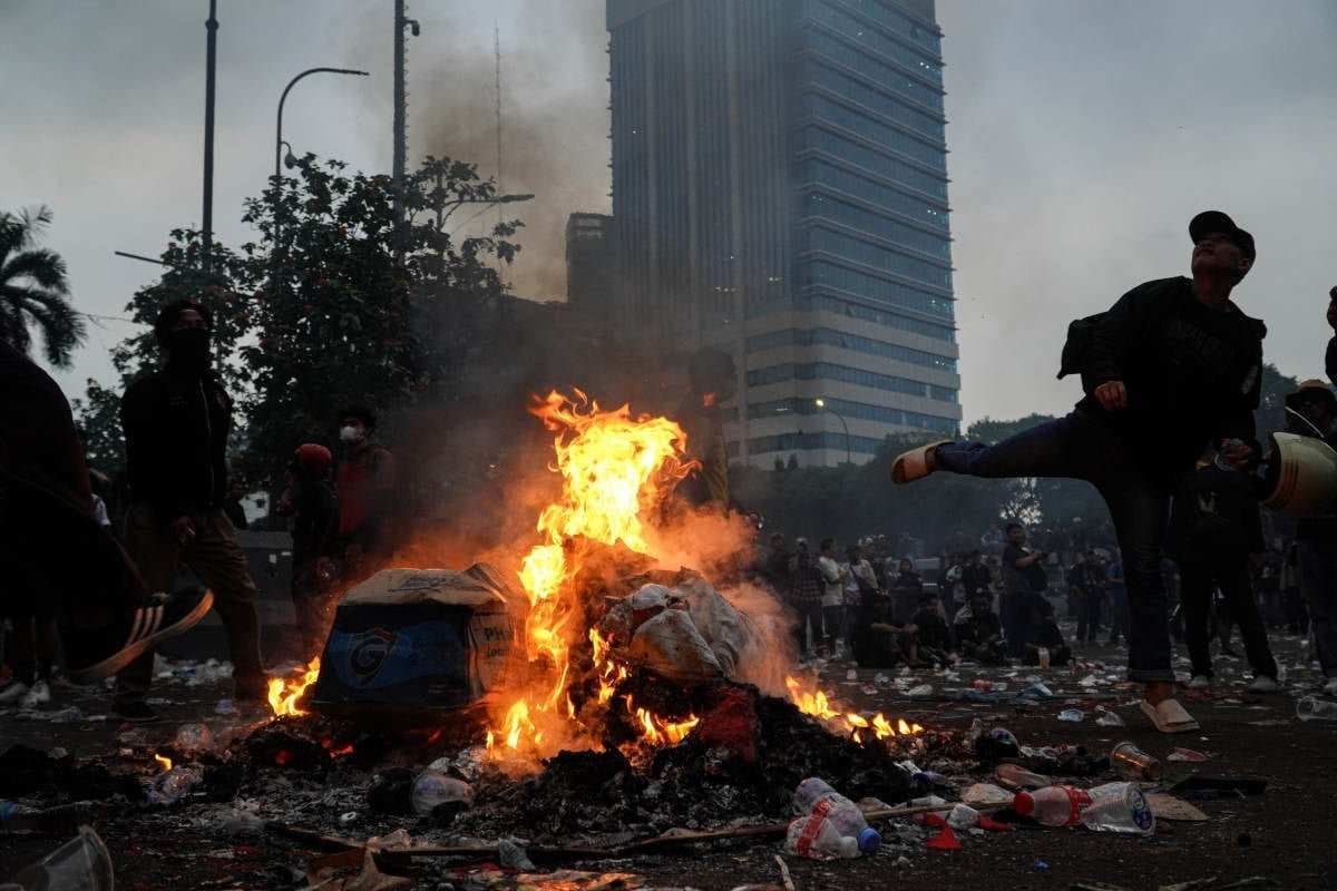 Tindakan Hukum Terhadap Penghalau Massa Demonstrasi Tindakan Hukum Terhadap Penghalau Massa Demonstrasi