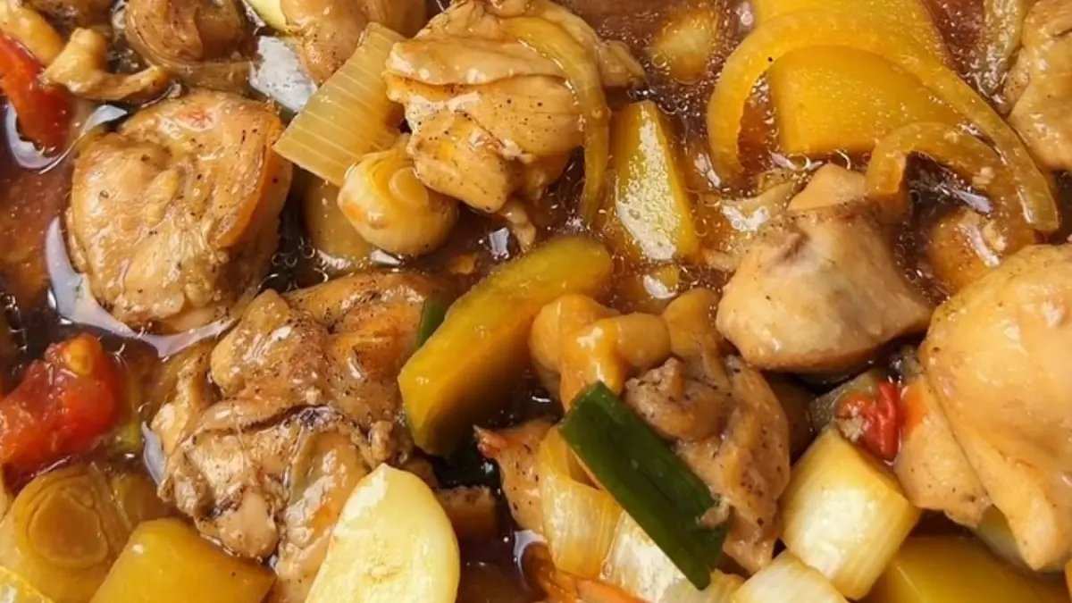 Menyajikan Ayam Kukus Kecap yang Praktis dan Nikmat