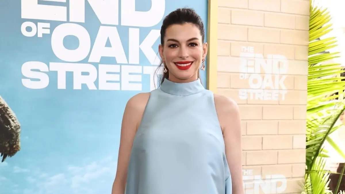 Anne Hathaway Tetap Aktif saat Menanti Kelahiran Anak Ketiga Anne Hathaway Tetap Aktif saat Menanti Kelahiran Anak Ketiga