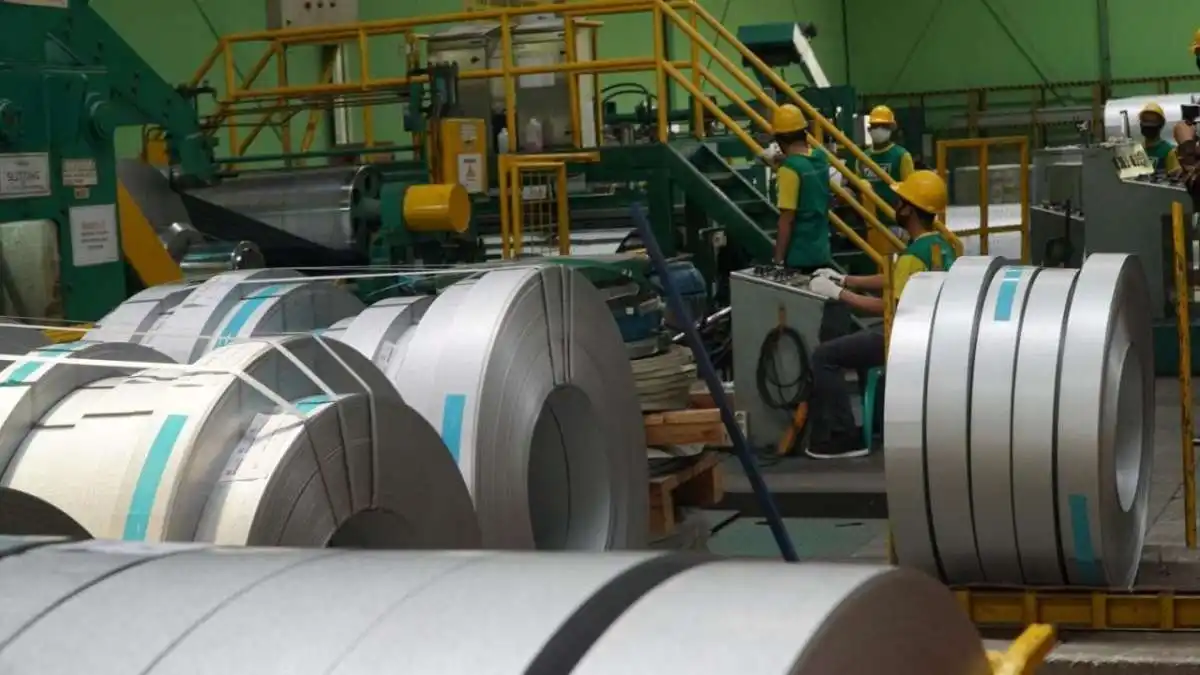Dukungan terhadap Ekonomi Melalui Industri Baja Dukungan terhadap Ekonomi Melalui Industri Baja