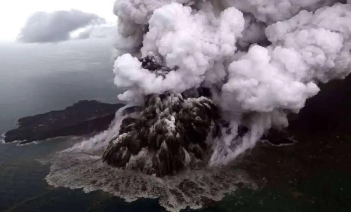Kegiatan Erupsi Gunung Anak Krakatau yang Menyebabkan Kecemasan Warga