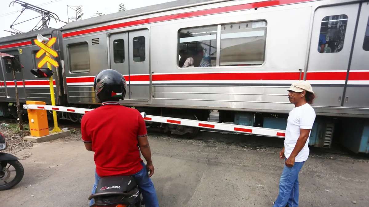 Peningkatan Kapasitas KRL Green Line untuk Mengakomodasi Pengguna Peningkatan Kapasitas KRL Green Line untuk Mengakomodasi Pengguna