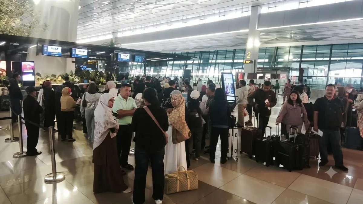 Penutupan Sementara Bandara Soekarno-Hatta Akibat Abu Vulkanik Penutupan Sementara Bandara Soekarno-Hatta Akibat Abu Vulkanik