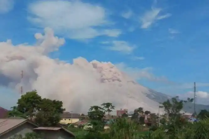 Kewaspadaan Tinggi: Aktivitas Gunung Sinabung Meningkat