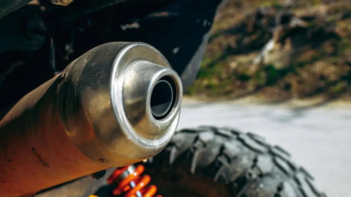 Penyebab dan Solusi untuk Knalpot Motor yang Mengeluarkan Asap Putih Penyebab dan Solusi untuk Knalpot Motor yang Mengeluarkan Asap Putih