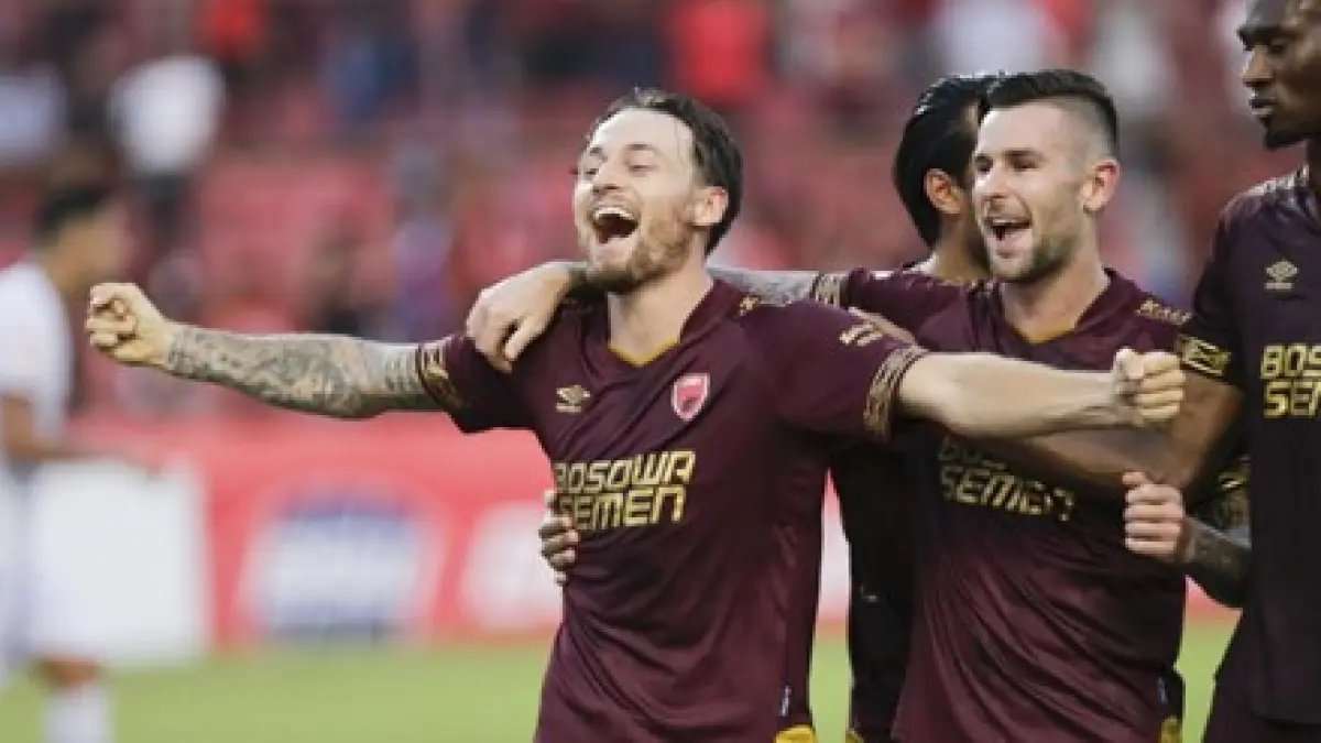 Kesempatan Perdana Marc Klok Dalam Duel Melawan Mantan Pelatih Kesempatan Perdana Marc Klok Dalam Duel Melawan Mantan Pelatih