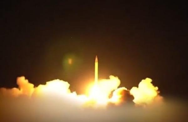 Iran Tanggapi Serangan Militer AS dengan Gempuran Serentak Iran Tanggapi Serangan Militer AS dengan Gempuran Serentak