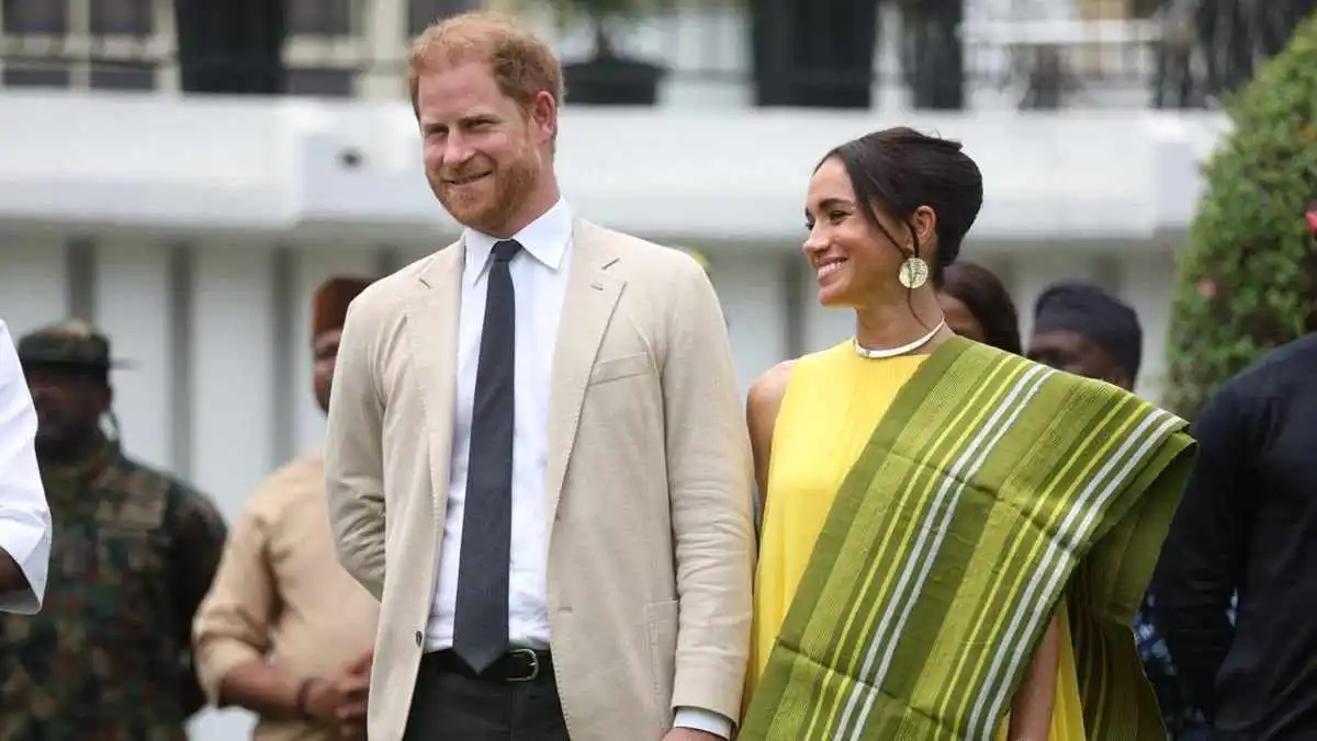 Pangeran Harry dan Meghan Lepas Gelar Kerajaan Pangeran Harry dan Meghan Lepas Gelar Kerajaan