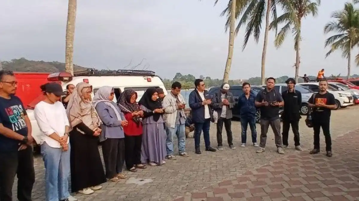 Doa Bersama Wartawan untuk Keselamatan Jurnalis yang Hilang Kontak Doa Bersama Wartawan untuk Keselamatan Jurnalis yang Hilang Kontak