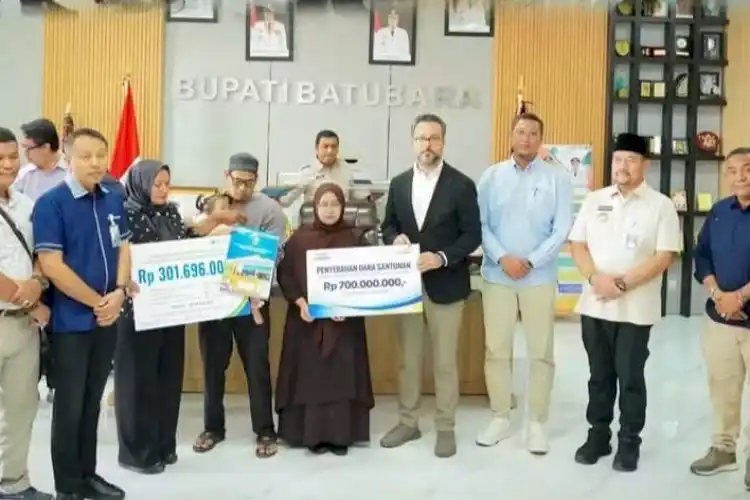 Bupati Batubara Salurkan Santunan bagi Keluarga Korban Kebakaran PT Evyap