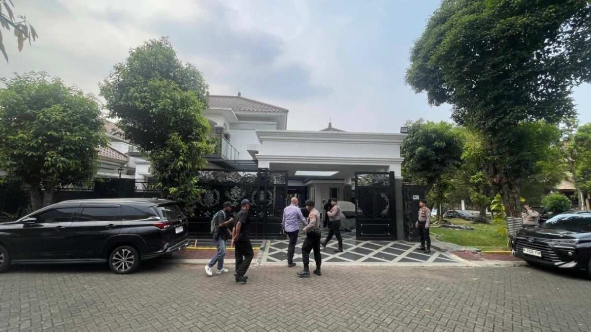 Penggeledahan Rumah Anggota Polri Terkait Kasus Suap di Kabupaten Bekasi