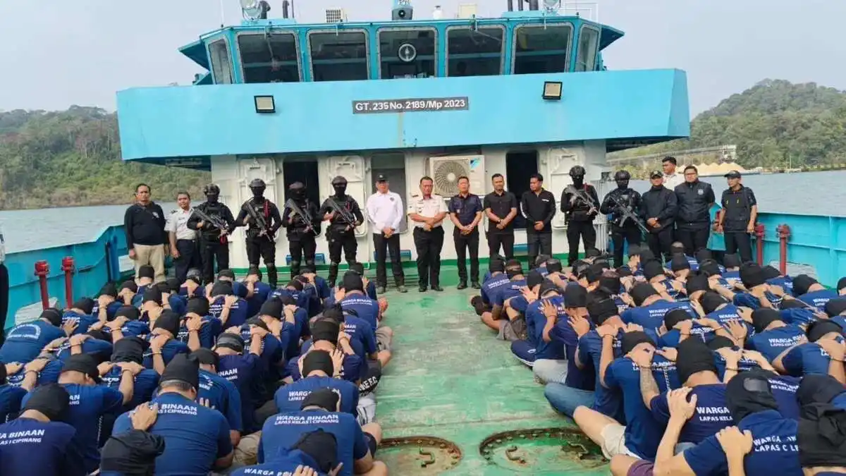 Pemindahan 123 Narapidana dari Jakarta dan Banten ke Nusakambangan Pemindahan 123 Narapidana dari Jakarta dan Banten ke Nusakambangan