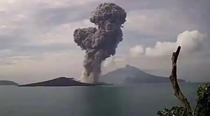 Dugaan Suara Dentuman dari Gunung Anak Krakatau Diterima di Banyak Wilayah