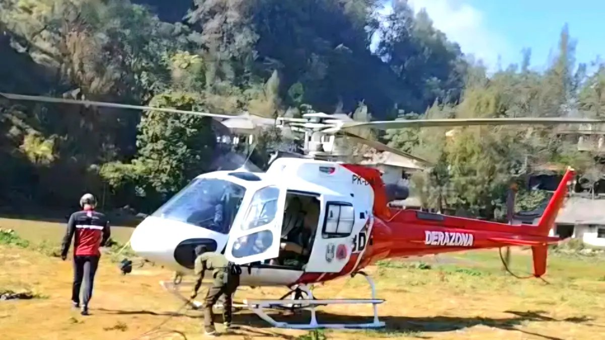 Upaya Pemadaman Kebakaran di Gunung Bromo Upaya Pemadaman Kebakaran di Gunung Bromo