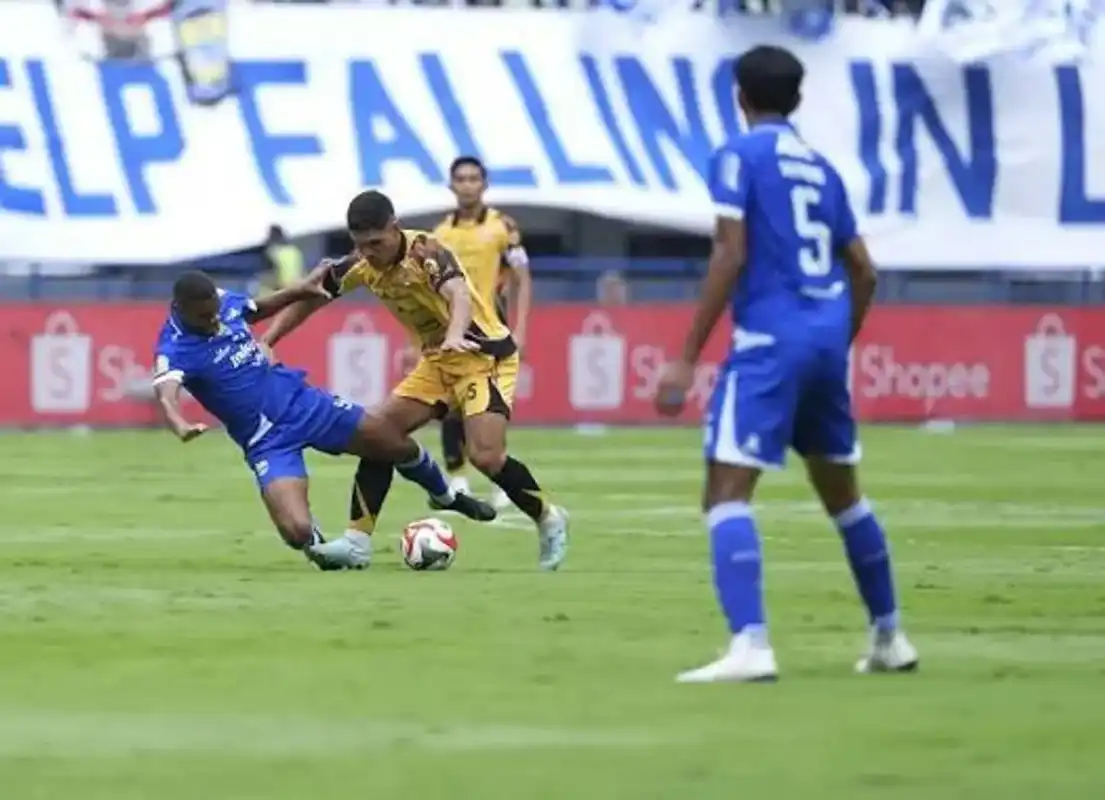 Pertarungan Seru Persija dan Persib di Jakarta Pertarungan Seru Persija dan Persib di Jakarta