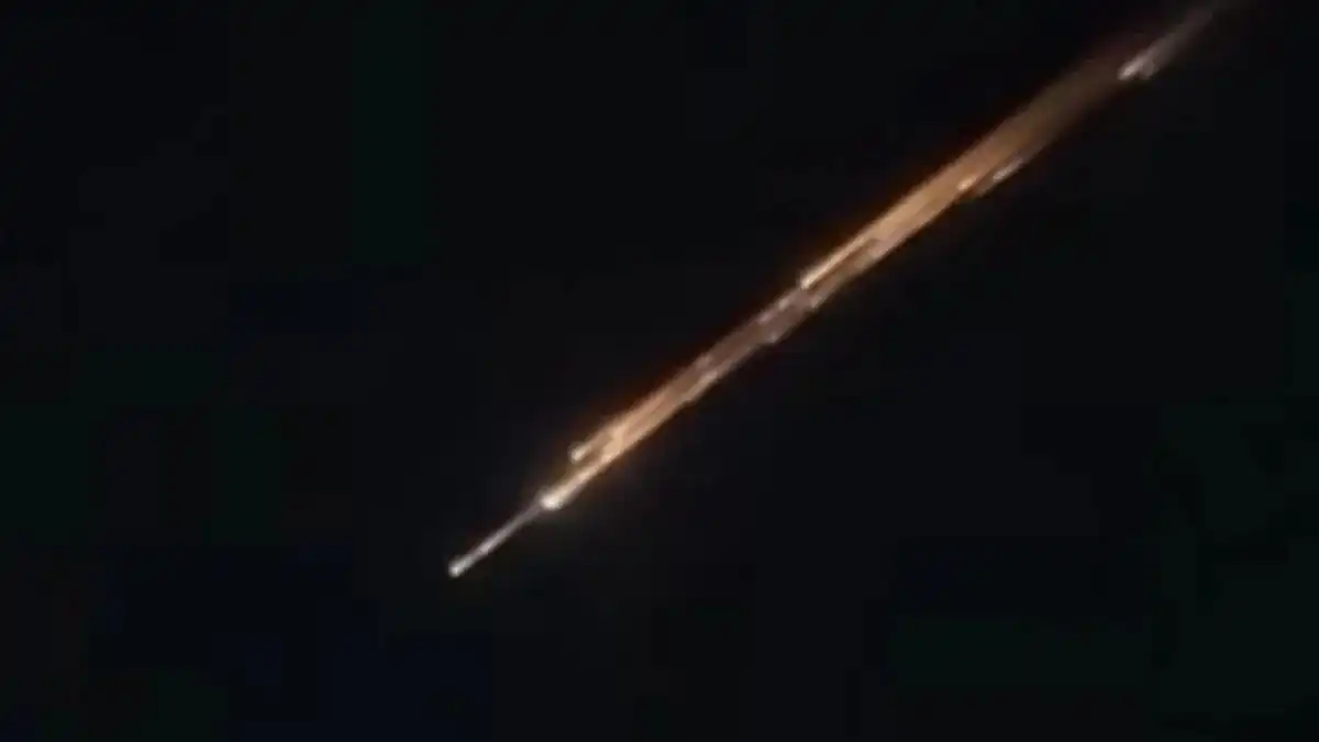 Misteri Dentuman di Langit Gorontalo dan Video Meteor Viral