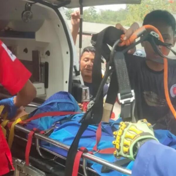 Kecelakaan Mobil Elf di Depok Mengakibatkan 13 Penumpang Terluka