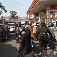 Solusi Antrean Panjang di SPBU Makassar Solusi Antrean Panjang di SPBU Makassar