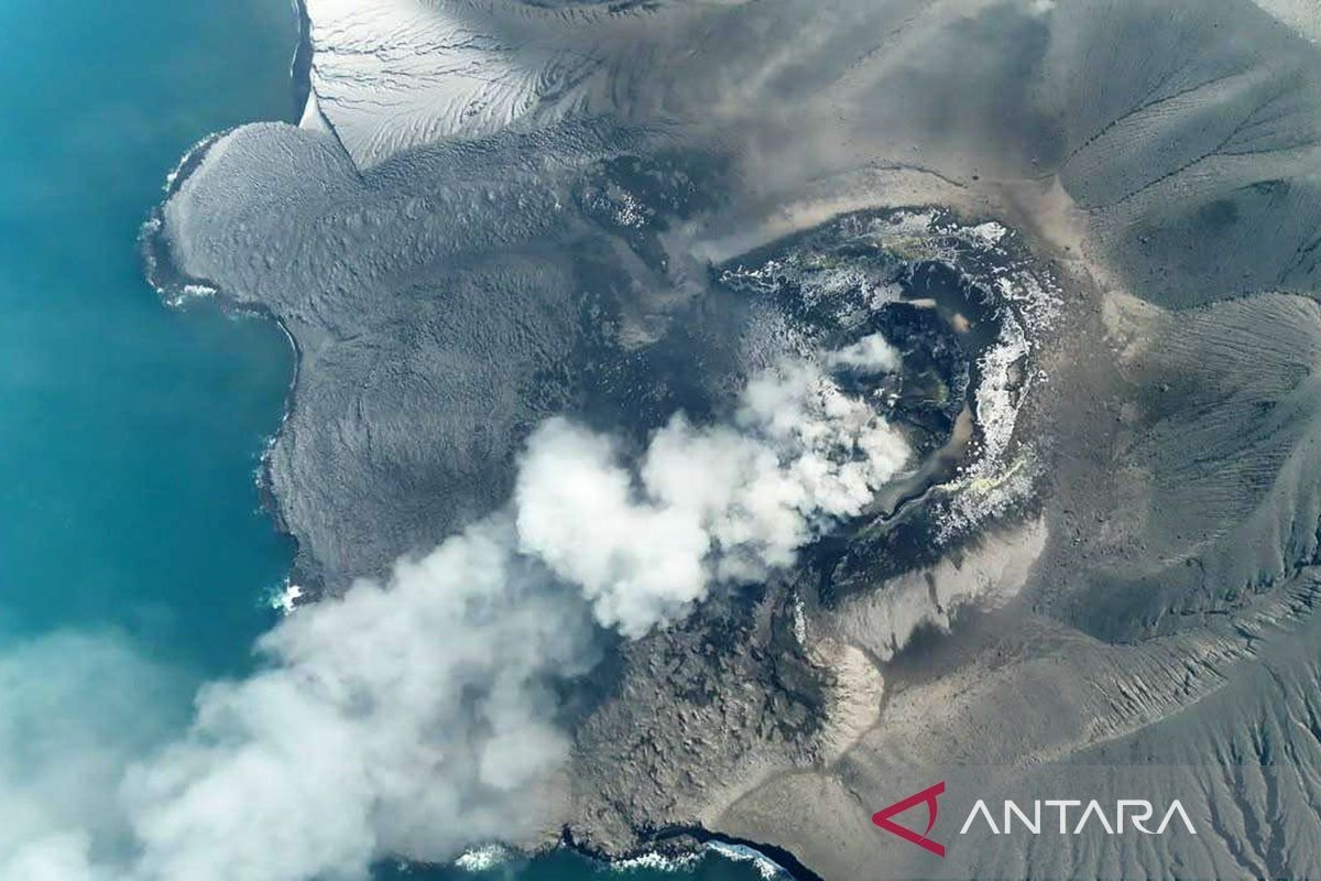 Aktivitas Gunung Anak Krakatau: Peluang dan Potensi Bahaya Aktivitas Gunung Anak Krakatau: Peluang dan Potensi Bahaya