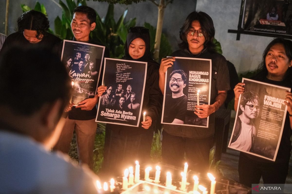 Solidaritas Jurnalis Sulawesi Tenggara untuk Rekan yang Hilang di Selat Sunda Solidaritas Jurnalis Sulawesi Tenggara untuk Rekan yang Hilang di Selat Sunda