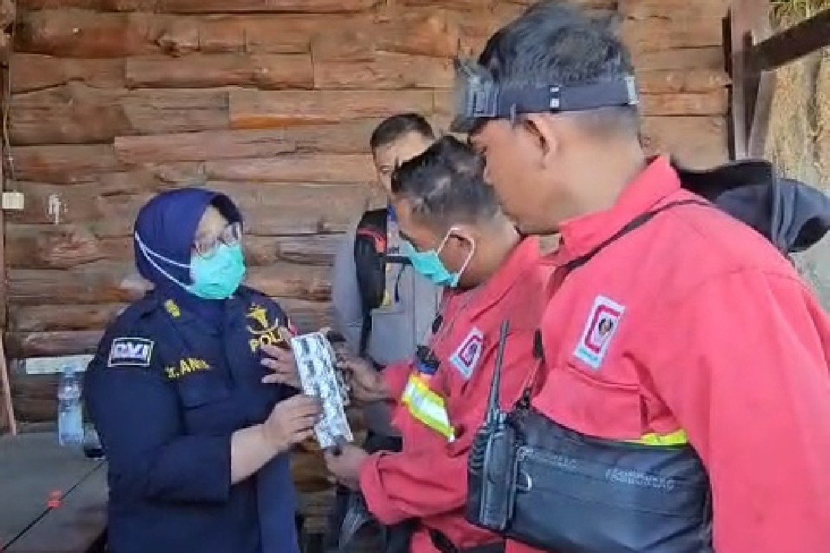 Kondisi Petugas Menangani Kebakaran Bromo: Keluhan Kesehatan Muncul Kondisi Petugas Menangani Kebakaran Bromo: Keluhan Kesehatan Muncul