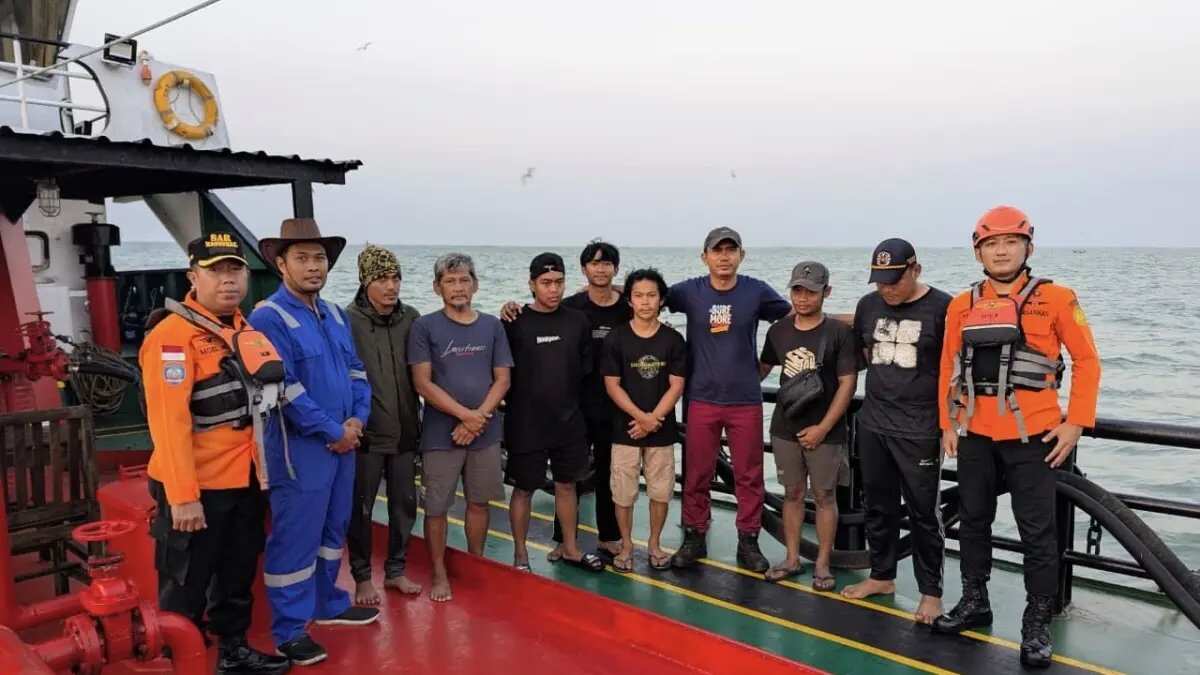 Kejadian Tenggelam yang Berujung Selamat di Perairan Bawean Kejadian Tenggelam yang Berujung Selamat di Perairan Bawean