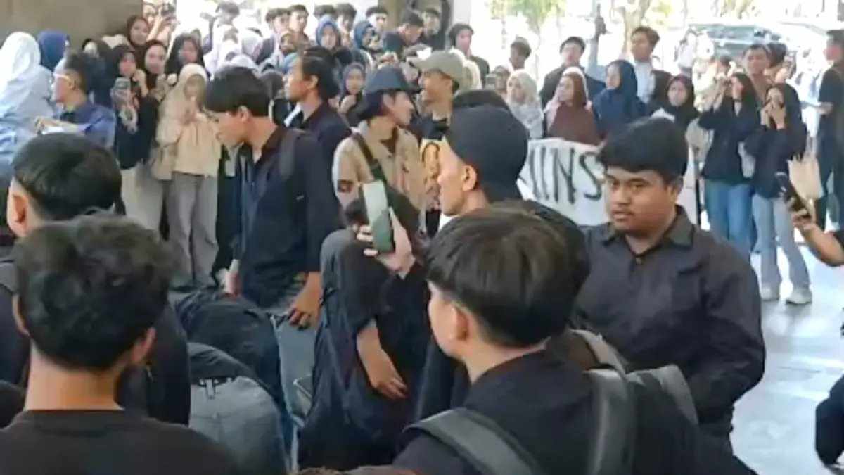 Mahasiswa UINSA Menyuarakan Penolakan Terhadap Pelantikan Rektor Baru
