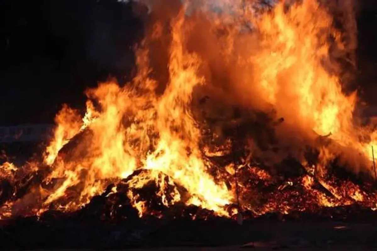 Kebakaran Melanda Kawasan Gudang di Kosambi Kebakaran Melanda Kawasan Gudang di Kosambi