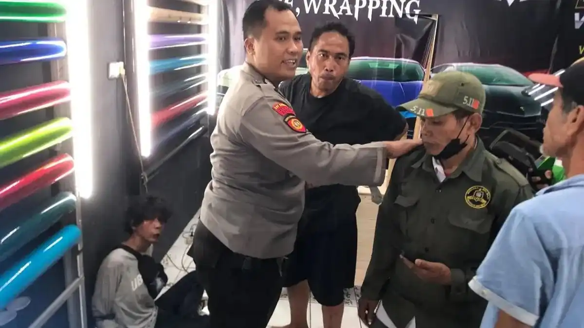 Amuk Massa Akibat Upaya Pencurian Motor di Depok Amuk Massa Akibat Upaya Pencurian Motor di Depok