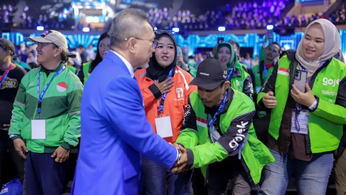 Perayaan HUT Ke-28 PAN: Penghormatan Untuk Pahlawan Masyarakat Perayaan HUT Ke-28 PAN: Penghormatan Untuk Pahlawan Masyarakat