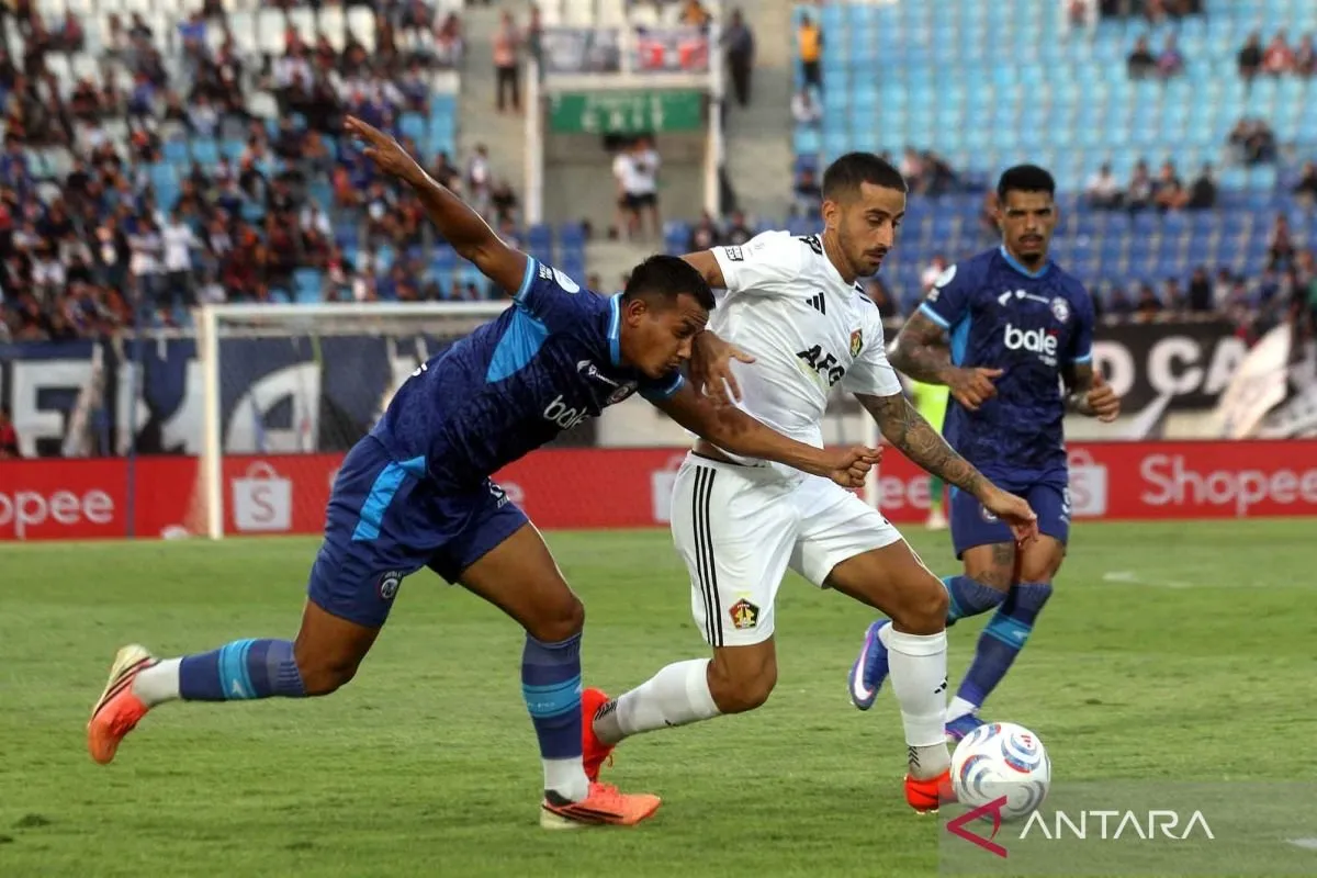 Pertandingan Seru Arema FC dan Persik Kediri Berakhir Imbang Pertandingan Seru Arema FC dan Persik Kediri Berakhir Imbang