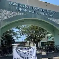 Protes Mahasiswa UINSA: Tuntutan Agar Rektor Terpilih Mundur Protes Mahasiswa UINSA: Tuntutan Agar Rektor Terpilih Mundur