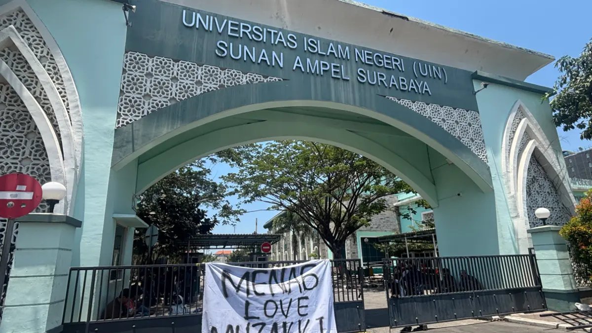 Protes Mahasiswa UINSA: Tuntutan Agar Rektor Terpilih Mundur Protes Mahasiswa UINSA: Tuntutan Agar Rektor Terpilih Mundur
