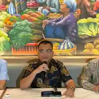 Denny Indrayana Soroti Dugaan Persyaratan Pendidikan Gibran