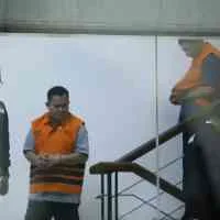 Temuan Uang Diduga Suap pada Penggeledahan KPK di Mojokerto Temuan Uang Diduga Suap pada Penggeledahan KPK di Mojokerto