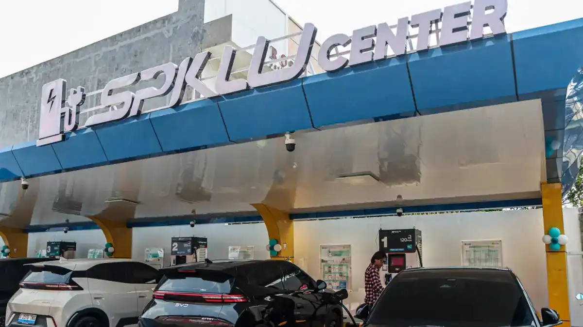 Inovasi Pengisian Baterai Motor Listrik oleh DRMA Inovasi Pengisian Baterai Motor Listrik oleh DRMA