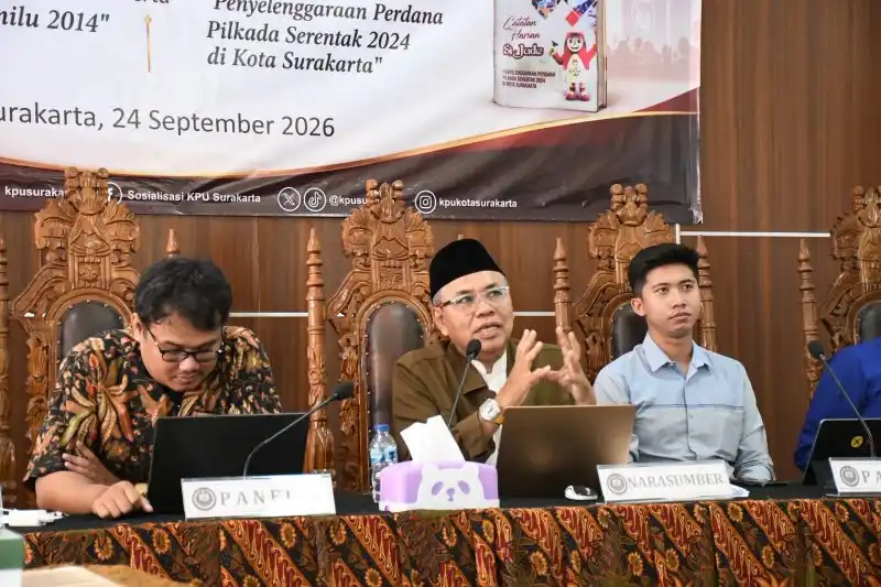 Analisis Buku KPU Solo Tentang Demokrasi dan Pemilih Analisis Buku KPU Solo Tentang Demokrasi dan Pemilih