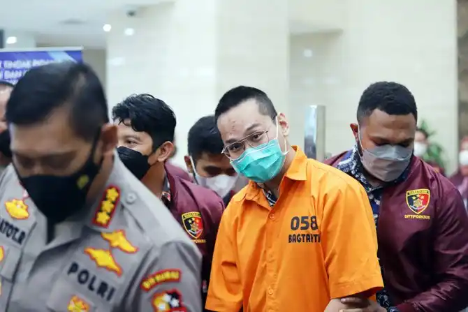 Pembebasan Bersyarat Indra Kenz di Tengah Kontroversi