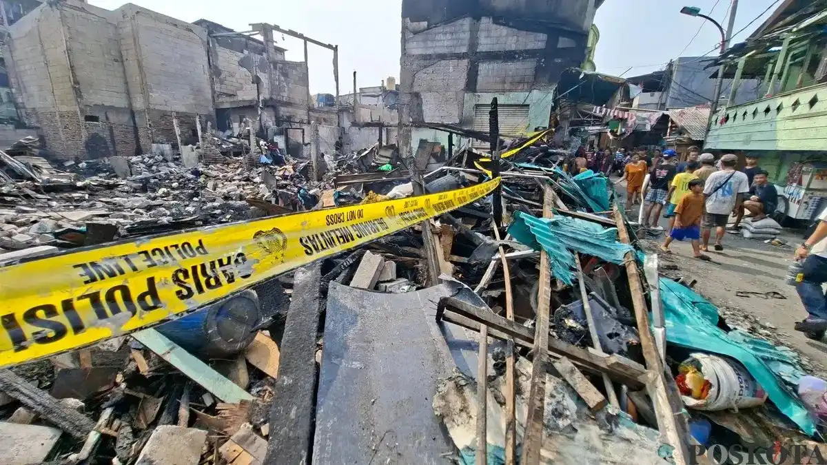 Kebakaran Besar Melanda Pemukiman di Ancol, 20 Rumah Hangus Terbakar