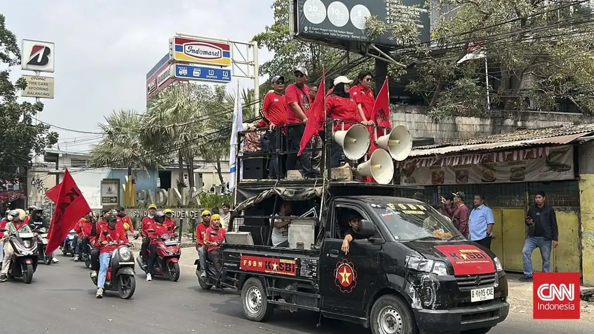 Aksi Buruh Banten: Desakan untuk Segera Sahkan RUU Perlindungan Ketenagakerjaan Aksi Buruh Banten: Desakan untuk Segera Sahkan RUU Perlindungan Ketenagakerjaan