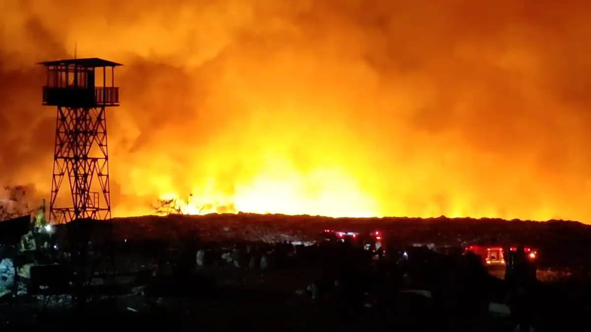 Kebakaran Mengguncang TPA Jatibarang Semarang